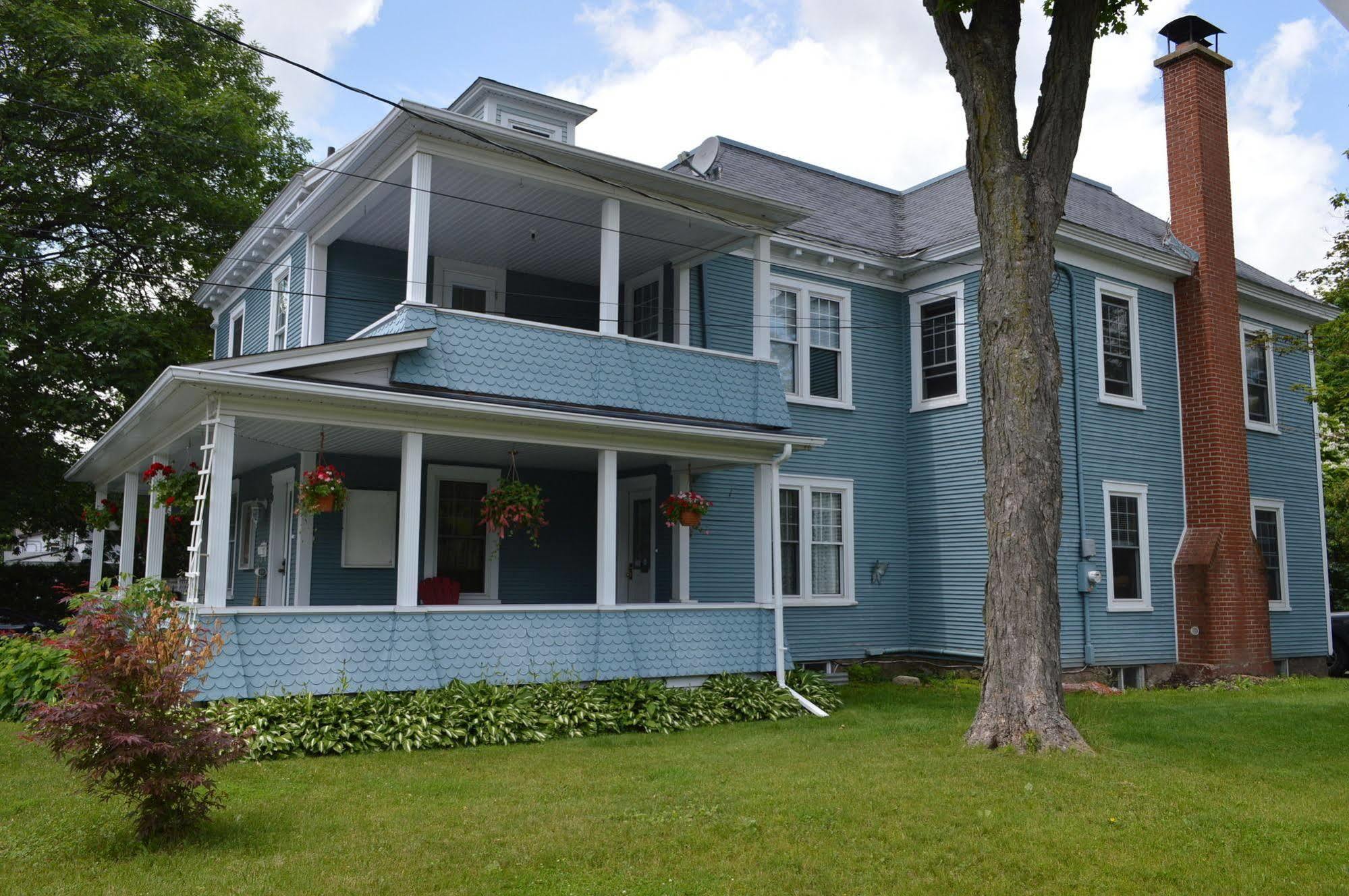 La Maison Collins B&B Granby Exterior photo